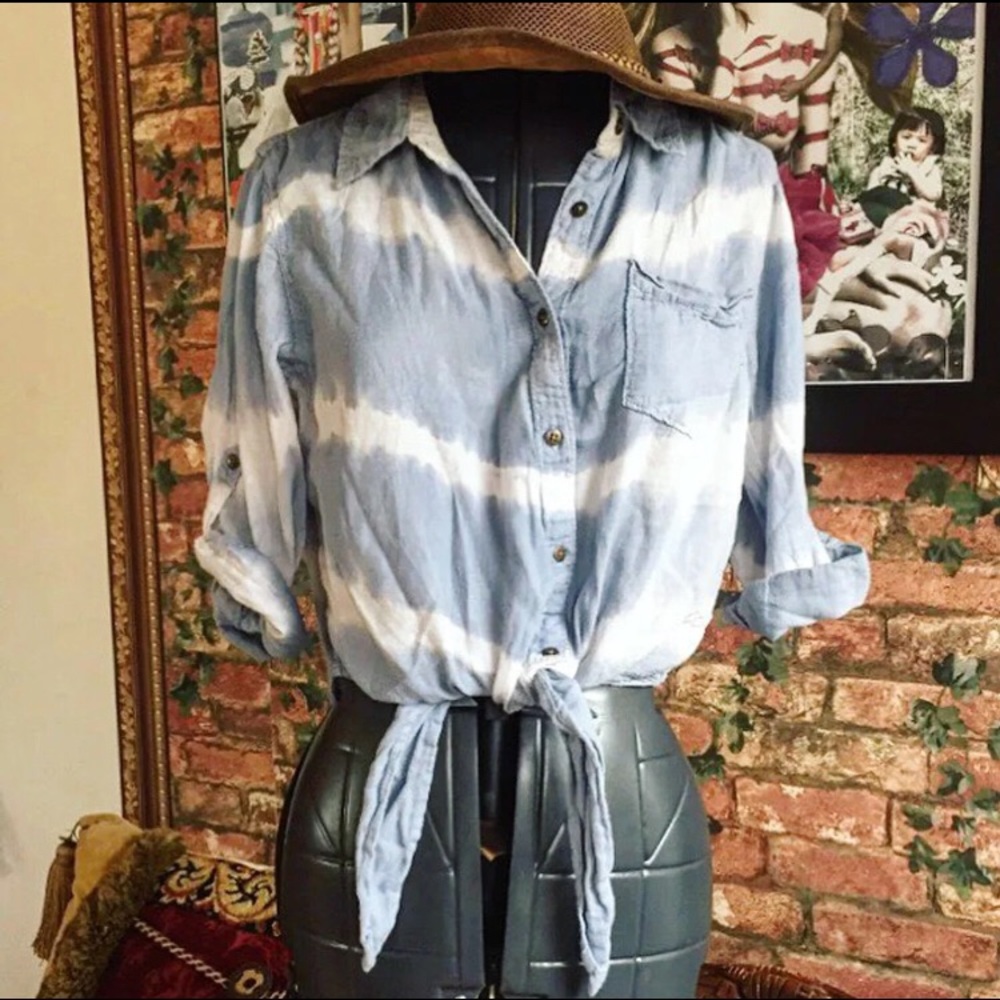 ✨SOLD✨ Arizona Jeans chambray Tie Front Crop Top